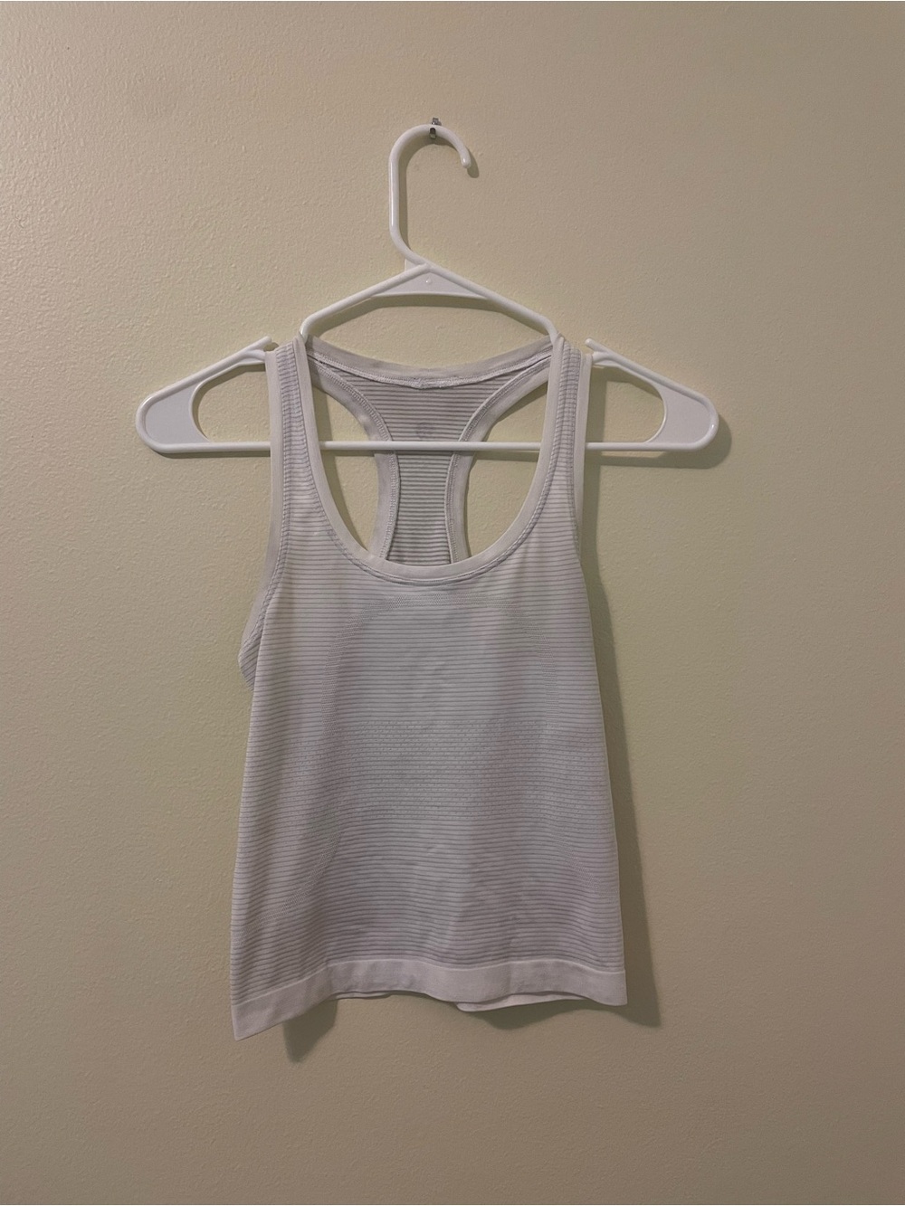 Lululemon white swiftly tech tank (size 0)